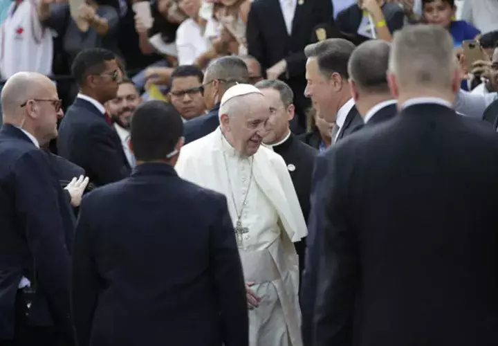 El papa Franciscos se reunió con el presidente de la república, Juan Carlos Varela por espacio de 15 minutos. FOTO/EFE