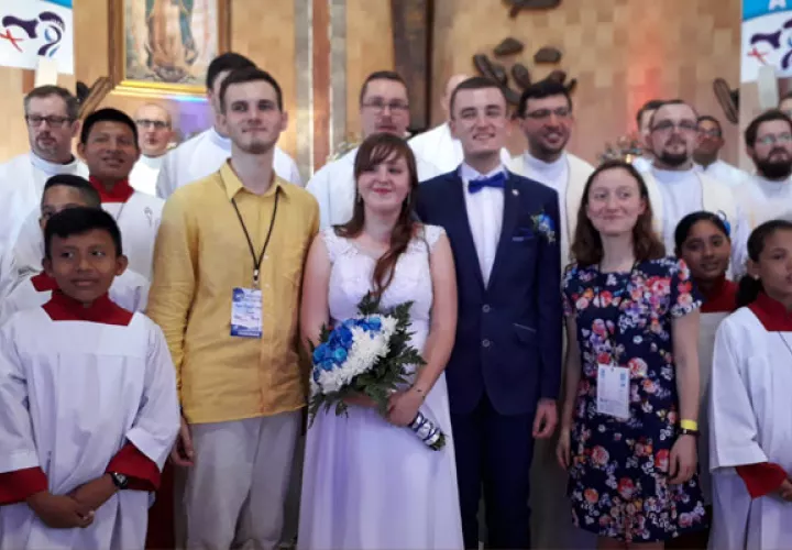 El matrimonio se realizó en Monagrillo, con la presencia de jóvenes polacos, voluntarios panameños y peregrinos de otras naciones, que se dieron cita para acompañarles en este importante paso. Foto/Thays Domínguez