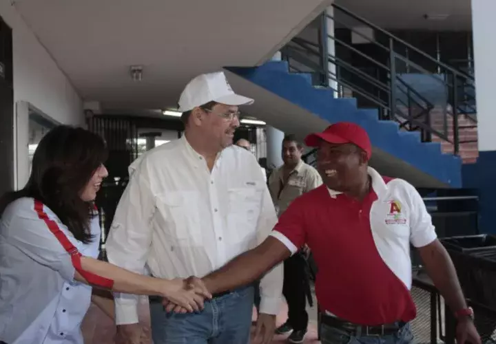 En su primaria, el Partido Alianza eligió a José Domingo Arias como candidato presidencial. Víctor Arosemena