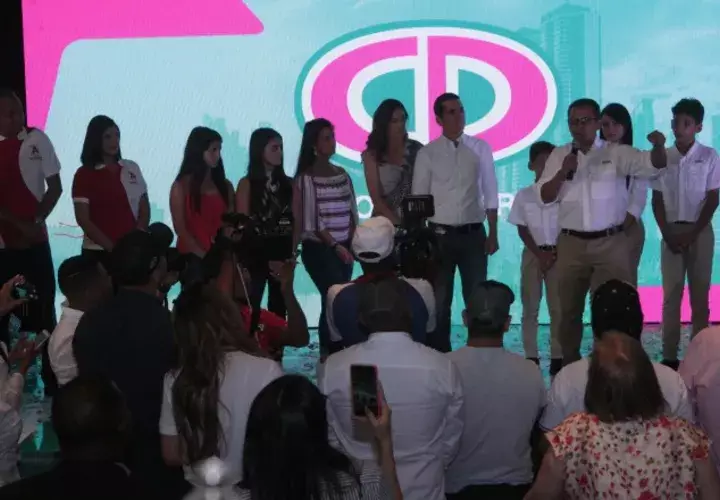 Luis Casís, candidato a vicepresidente por CD y Alianza, ha sido la principal víctima en redes sociales. Víctor Arosemena