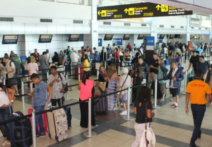 Los puestos que más movimientos migratorios presentaron fueron: Aeropuerto Internacional de Tocumen, Paso Canoas, Aeropuerto de Howard, Guabito. Foto/Archivo