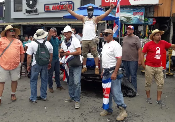 Por casi un mes ciudadanos de Costa Rica realizan manifestaciones a lo largo del país ante la decisión del gobierno de hacer reformas fiscales en este país. Foto/Mayra MAdrid