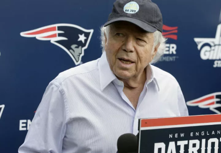 Robert Kraft es el dueño de los Patriotas. Foto:AP