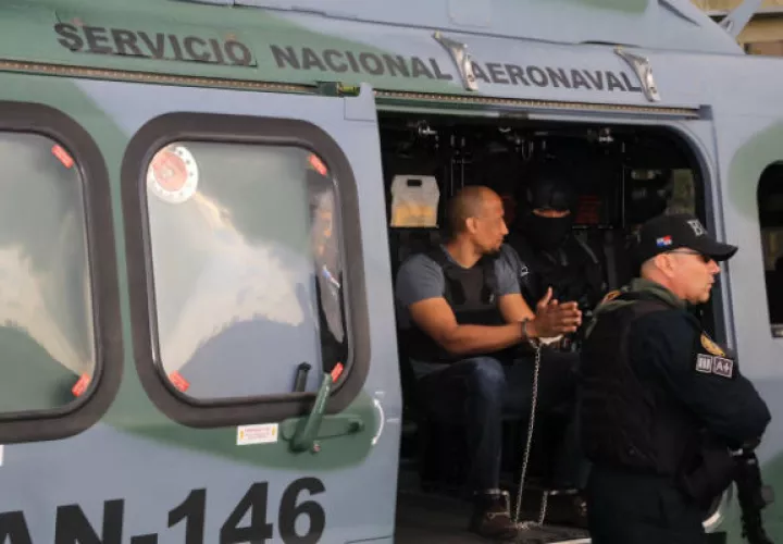 'Marshall' y 'El patrón' fueron trasladados en helicóptero hacia el penal de Punta Coco. Foto: Policía Nacional.