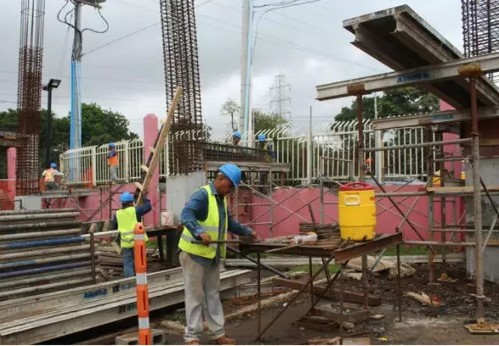 Paso Elevado Peatonal sobre la vía Universidad Tecnológica. 