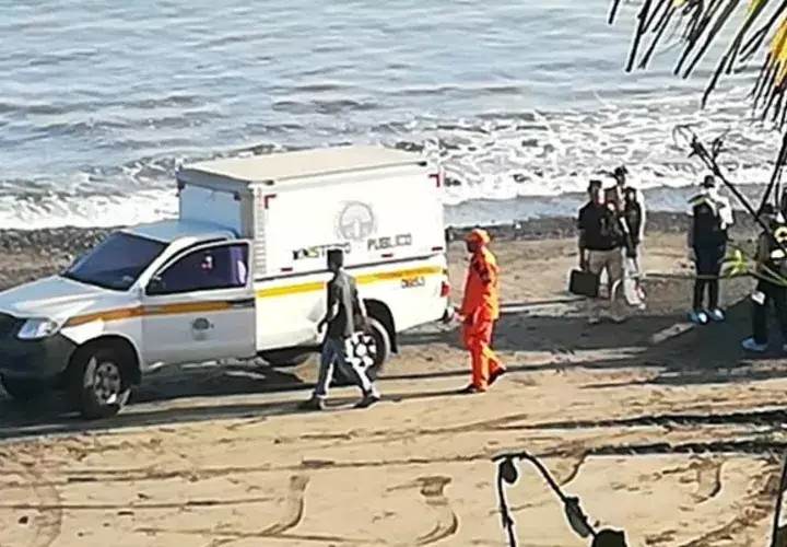 También hubo presencia de unidades del Ministerio Público, quienes realizaron la diligencia de levantamiento del cadáver e iniciaron las investigaciones. Foto/Thays Domínguez