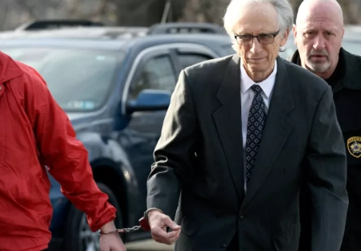 La fiscalía general había solicitado una pena de entre 31 y 62 años de prisión. El doctor Johnnie Barto se negó a declarar. FOTO/AP