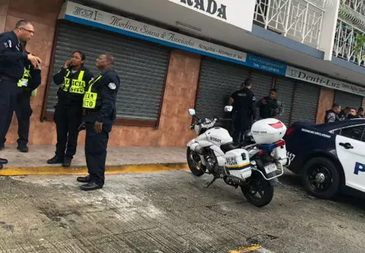 Tres adultos y un menor detenidos por pelea callejera cerca a la Avenida 12 de Octubre. Foto: Policía Nacional.