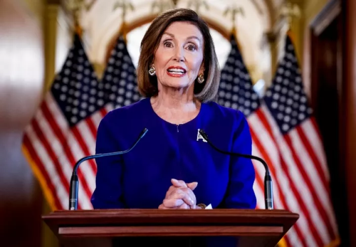 Nancy  Pelosi defendió su decisión al asegurar que las acciones de Trump han sido una "traición a su juramento del cargo, a la seguridad nacional y a la integridad de las elecciones". FOTO/AP