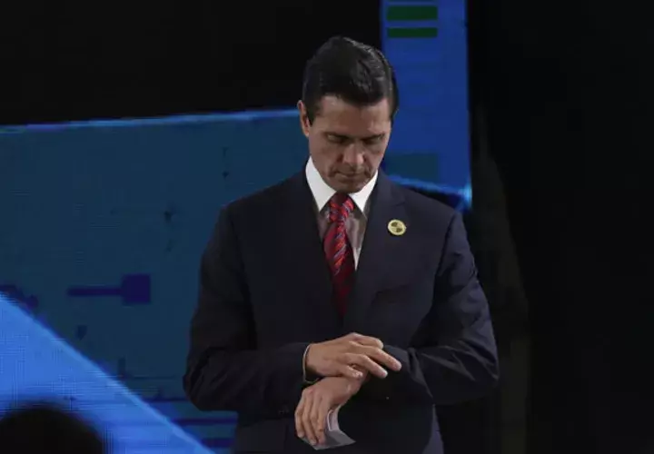 Enrique Peña Nieto afirmó que "corresponderá a la nueva legislatura y al próximo gobierno dar la certeza jurídica necesaria para la actuación de las Fuerzas Armadas. FOTO/AP