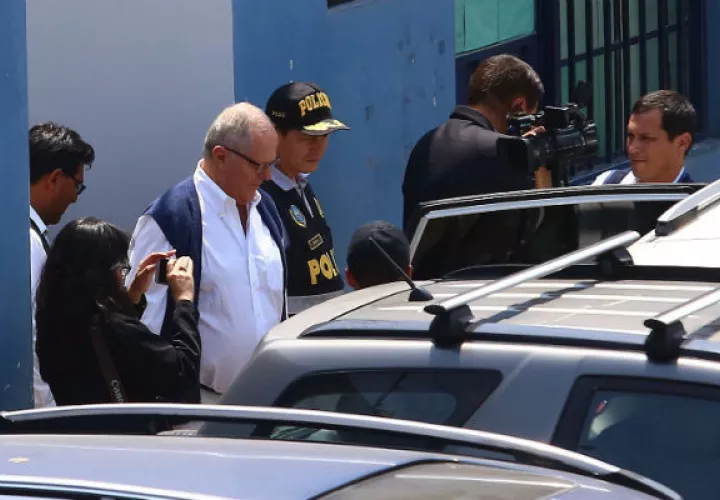 Posteriormente a su revisión médica, Kucyznski fue conducido a la Prefectura de la Policía Nacional, donde deberá cumplir los 10 días de detención preliminar.