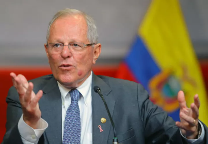 Kuczynski fue sacado este jueves de la clínica en una camilla y conducido a su domicilio en una ambulancia, sin que hasta el momento se tenga mayor información sobre esta medida.