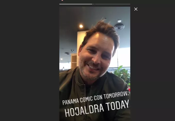 "Buenos días Panamá", dice con una sonrisa enseñando un plato con hojaldres.