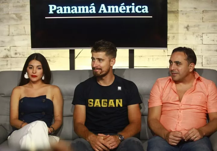 Paola Carretero (izq) Peter Sagan y Mario Sabato dieron detalles del Océano a Océano. Foto:Ayansi Gamez