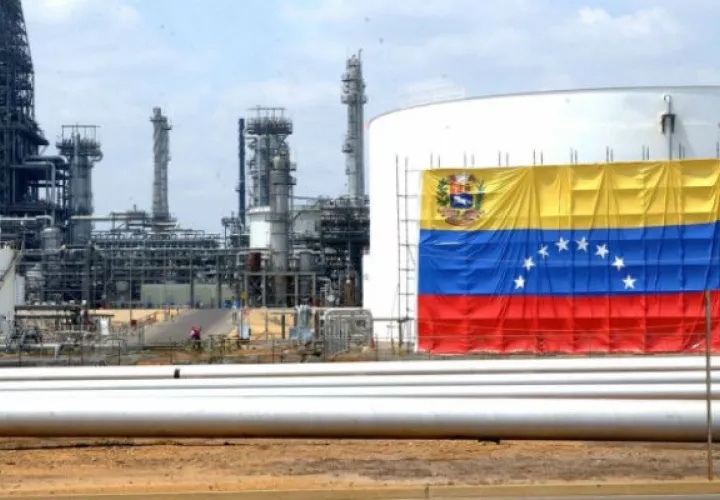 Desde 2015 la producción de petróleo en Venezuela ha caído. Foto/EFE