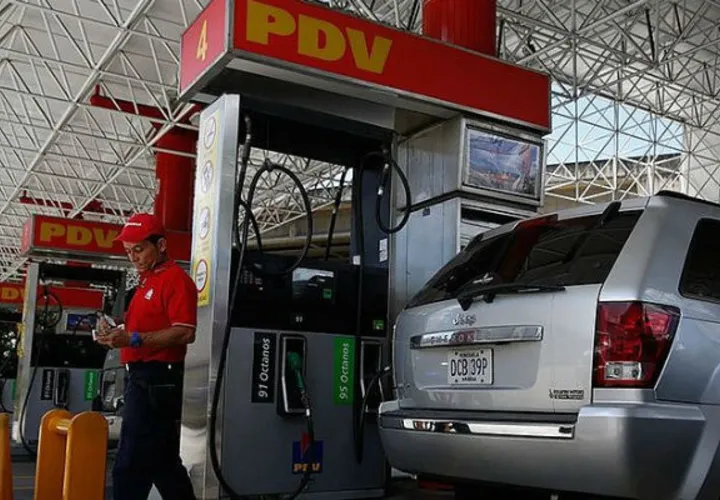 Venezuela anunció en 2017 que dejaba de usar el dólar. EFE