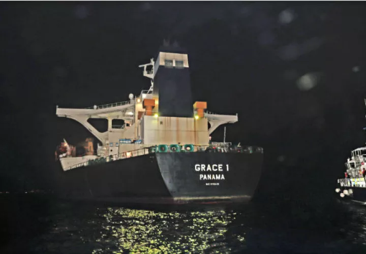 El superpetrolero "Grace 1" de Irán bajo bandera panameña detenido en Gibraltar. Foto: AP.