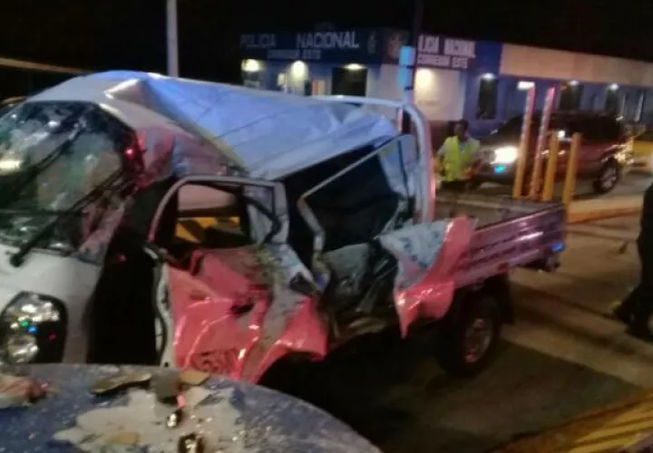 El vehículo chocó con un objeto fijo. Foto: @TraficoCPanama