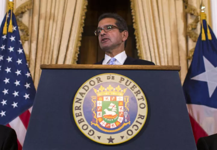 Pedro Pierluisi en su primera rueda de prensa como Gobernador. Foto: AP. 