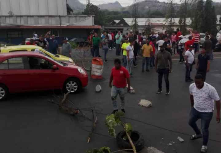 Transportistas están molestos porque supuestamente la ATTT les incumplió.