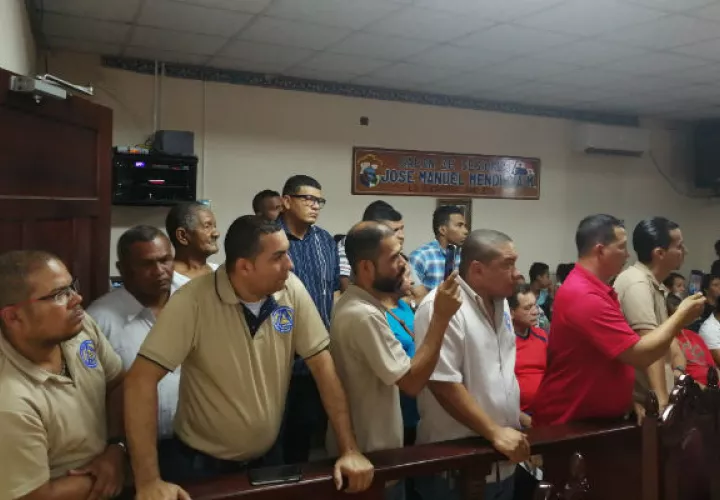 Taxistas en la reunión en el Municipio de La Chorrera. Foto: Eric A. Montenegro.