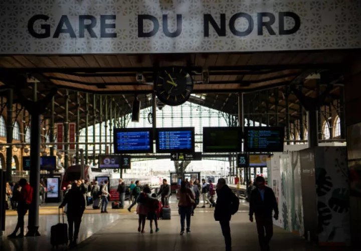Un proyecto para añadir tiendas, restaurantes y espacios de exhibición en la Gare du Nord halla resistencia. Foto/ Christophe Simon/Agence France-Presse — Getty Images.