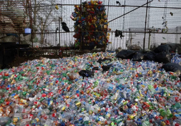 Reciclaje de plástico en China. Foto/ AP