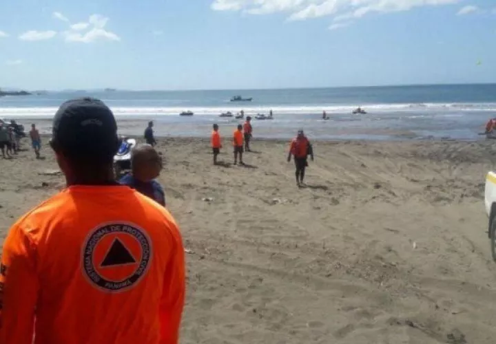 Alfonso cuestionó el hecho de que las personas insistan en bañarse en aguas de la playa Morrillo, en donde por situaciones anteriores se tuvo que colocar un letrero que claramente indica que es una área solo apta para surfistas profesionales.