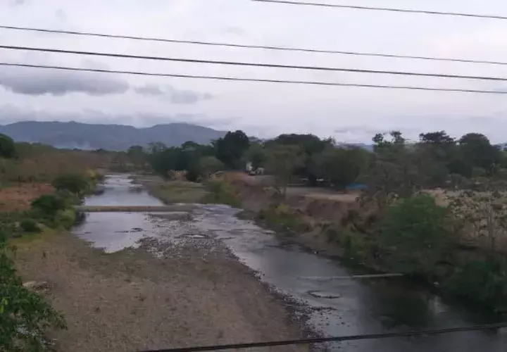 Cauce del río Pacora ha bajado considerablemente. Foto: Cortesía