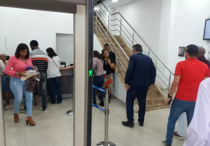 Llegada a la audiencia del exalcalde de Colón Federico Policani a la audiencia en el SPA de Colón. Foto/Diómedes Sánchez