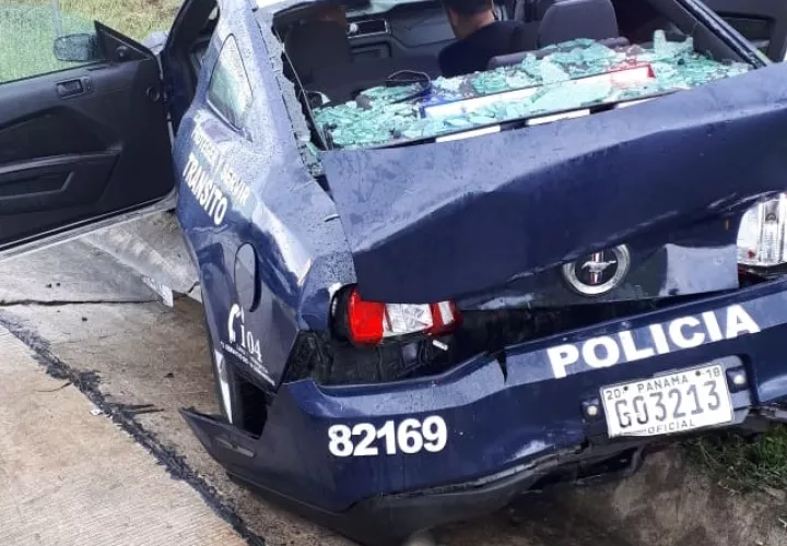Ambos agentes fueron auxiliados y llevados a un centro hospitalario para que recibieran la atención médica correspondiente. Foto/Diómedes Sánchez