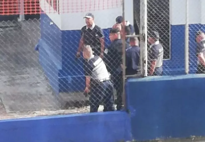 El subteniente Sergio Cochez con más de 20 años de servicio en la institución se tomó las instalaciones de la armería con el fin de dar a conocer los presuntos abusos de que son objeto por los altos mandos.