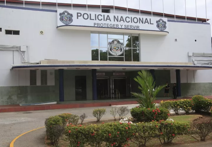 El hecho se registró el  13 de marzo de 2019, cuando el sujeto golpeó a dos unidades policiales en Cerro Batea.