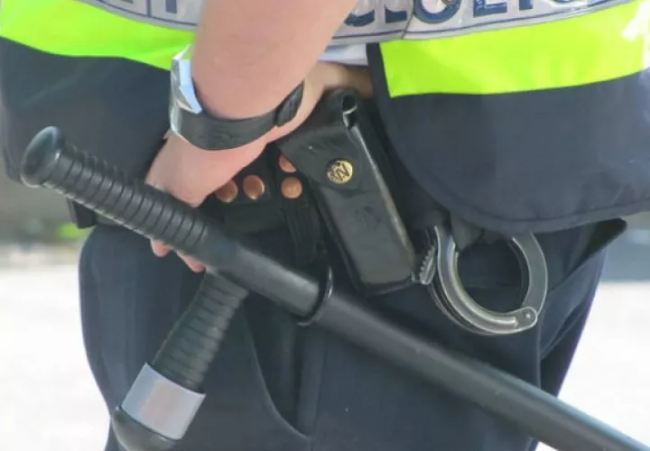 ¡Ironía! Policía acude a atender trifulca en un hotel  y descubre a su esposa siéndole infiel. Foto ilustrativa de Pixabay.