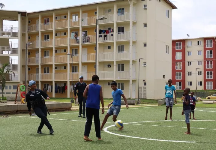 La Policía Nacional mantiene un trabajo comunitario con la juventud a través del deporte.  Foto Cortesía