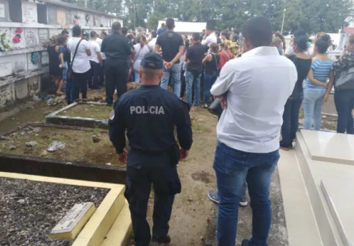 Sus restos reposan en el cementerio municipal de David. Foto: José Vásquez