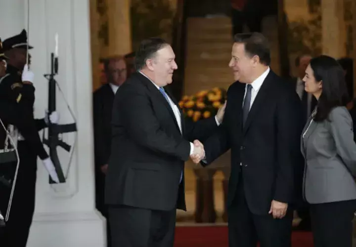 Mike Pompeo y Juan Carlos Varela. Foto: EFE