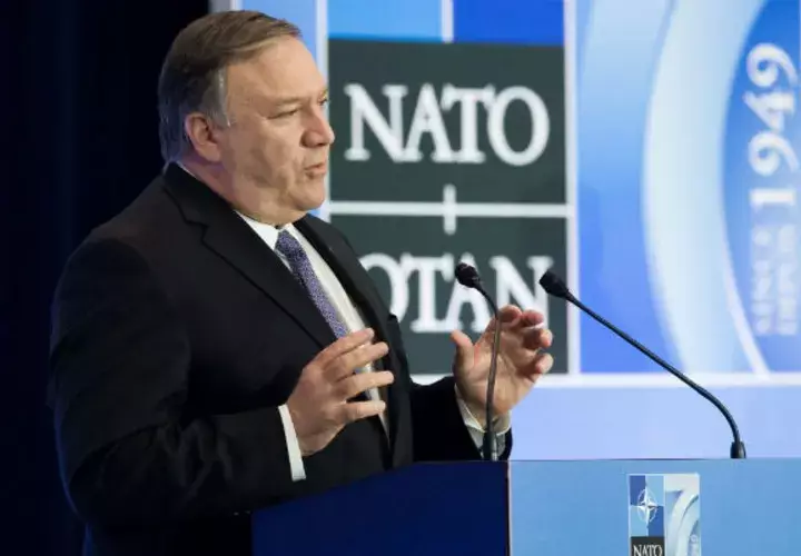 El secretario de Estado de los EE.UU., Mike Pompeo, tras concluir las reuniones de los Ministros de Relaciones Exteriores de la OTAN, en el Departamento de Estado de Washington. Foto: EFE.