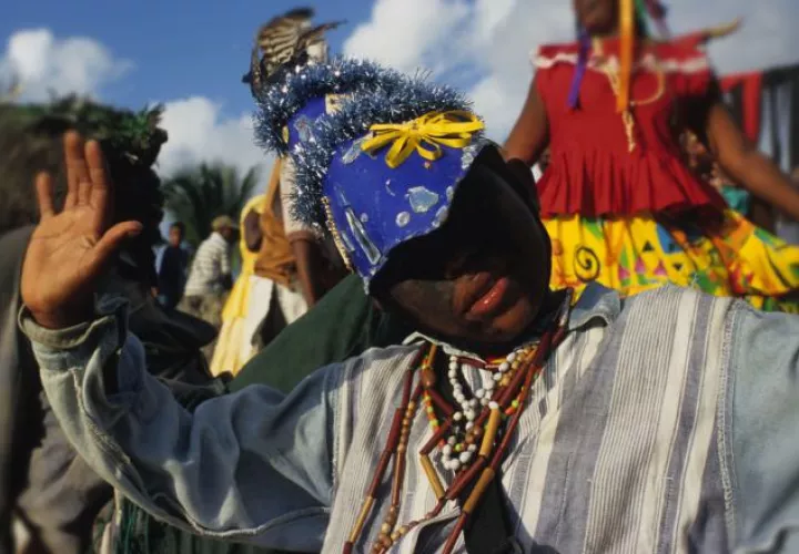 El Festival de diablos y congos se desarrolla en un escenario frente a la plaza de la comunidad de Portobelo. ATP
