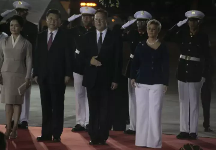 Xi Jinping y Juan Carlos Varela  saludaron a los presentes. /Foto Víctor Arosemena