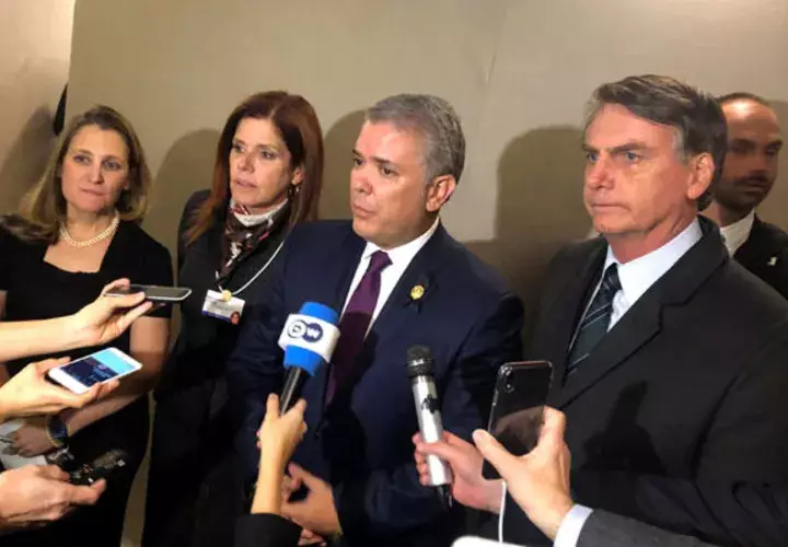  Los presidentes de Brasil, Jair Bolsonaro (d); Colombia, Iván Duque (c); la vicepresidenta de Perú, Mercedes Aráoz (2i), junto a la canciller de Canadá, Chrystia Freeland (i), atienden a la prensa en la que anuncian que reconocen al presidente del Parlamento de Venezuela, Juan Guaidó. FOTO/EFE
