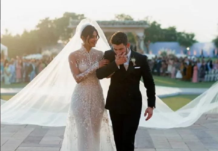 Priyanka y Nick Jonas hicieran su primera aparición como matrimonio en el  lanzamiento de Bumble.