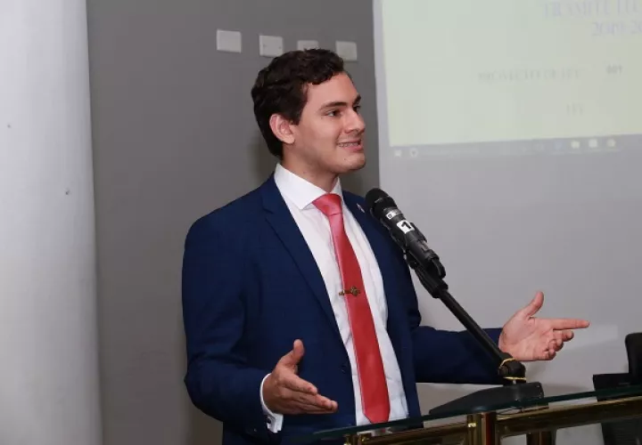 El joven diputado ha presentado varias propuestas dirigidas al órgano Legislativo. Foto de Twitter