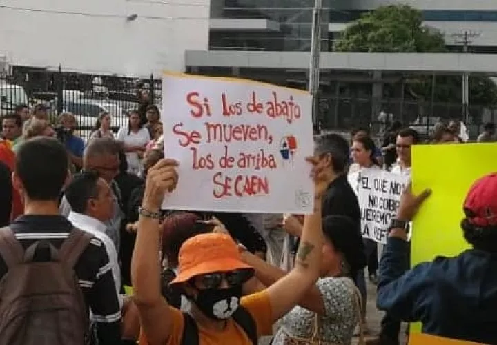 Los manifestantes exigen que cese el despilfarro de los fondos del Estado y se hagan las investigaciones necesarias.