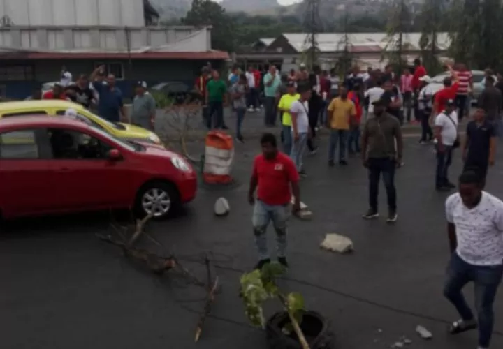 Los cierres de calles se han dado en piqueras de "piratas". Foto de Panamá América