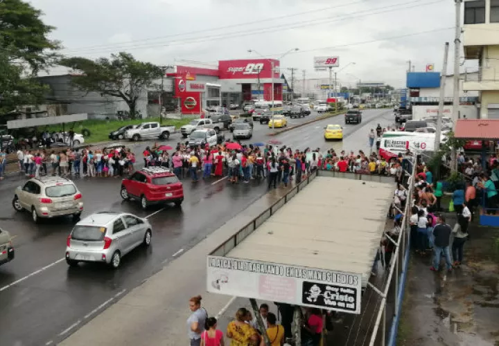 Los manifestantes bloquearon el paso por la Interamericana. Foto: Eric A. Montenegro.