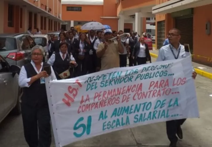 Las manifestaciones de los funcionarios del Hosital Santo Tomás ya tiene tres semanas.