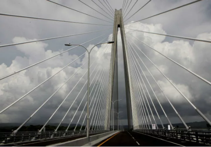El puente fue abierto al público a las 2 de la tarde de ayer, viernes. Víctor Arosemena