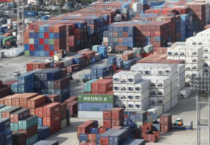 Una vez se declara una huelga en puertos se encienden las alertas a nivel internacional para que la carga no pase por esa terminal. EFE