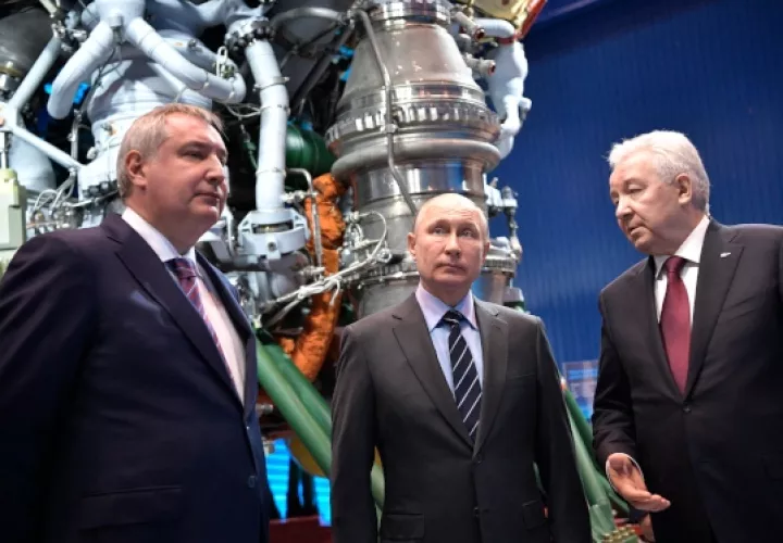 El presidente ruso Vladimir Putin (c), destaca que ya es tiempo de que Rusia deje de vivir de sus logras de antaño. FOTO/AP